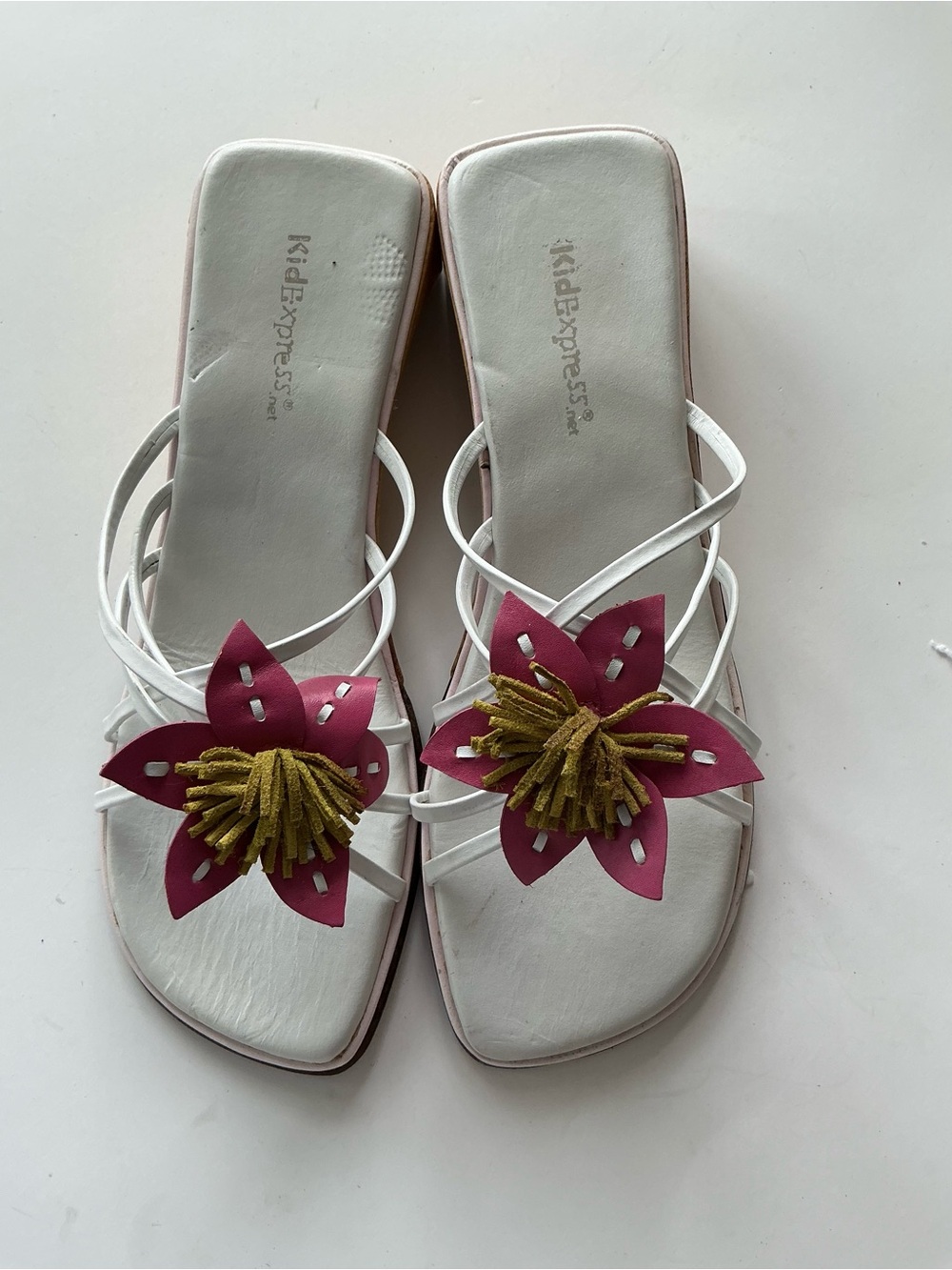 Kid Express White Floral Slip-On Sandals with Pink Flower